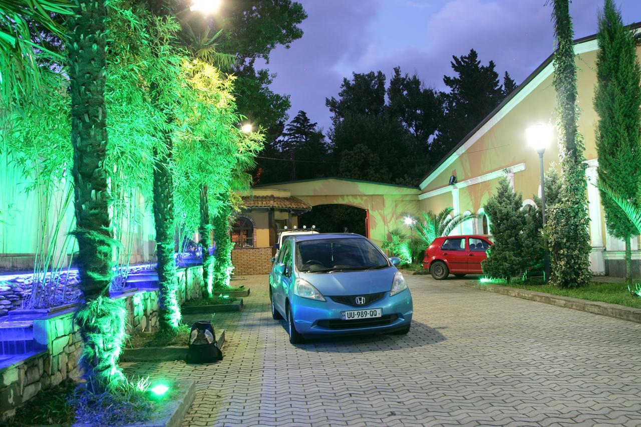 Hotel Eleon Kutaisi Exterior foto