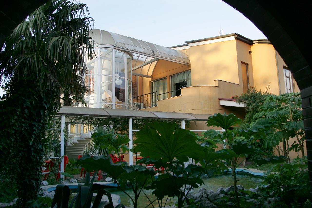 Hotel Eleon Kutaisi Exterior foto